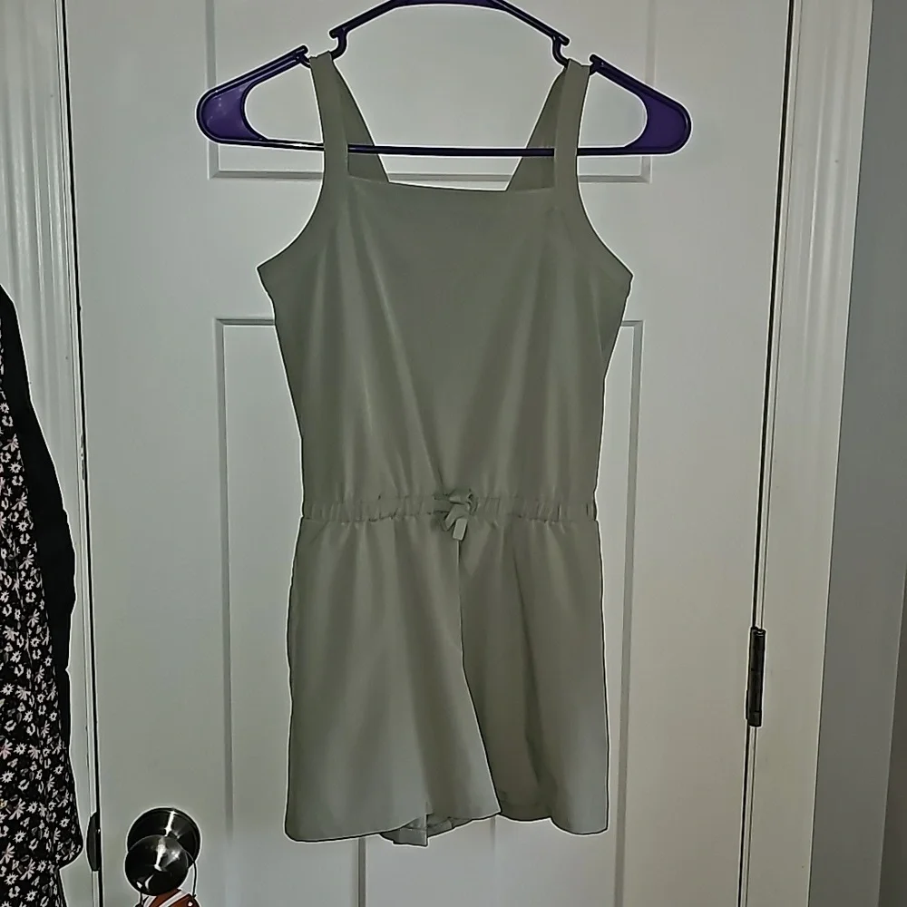 Girls youth sz medium Target green summer Active romper!! Like new nwots